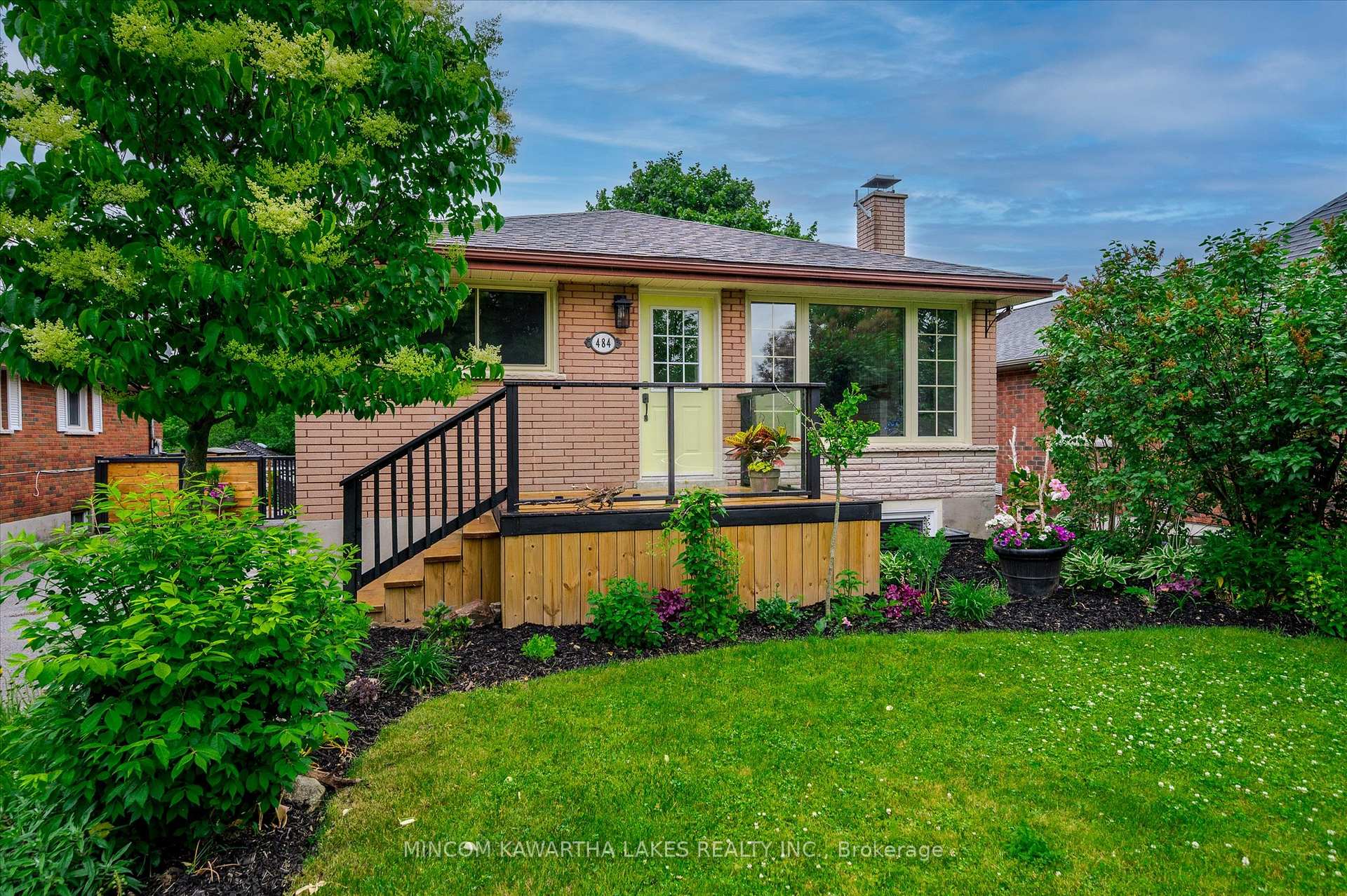 Photo 2 of 484 Raymond Street, Peterborough, Northcrest Ward 5 — HOMEH