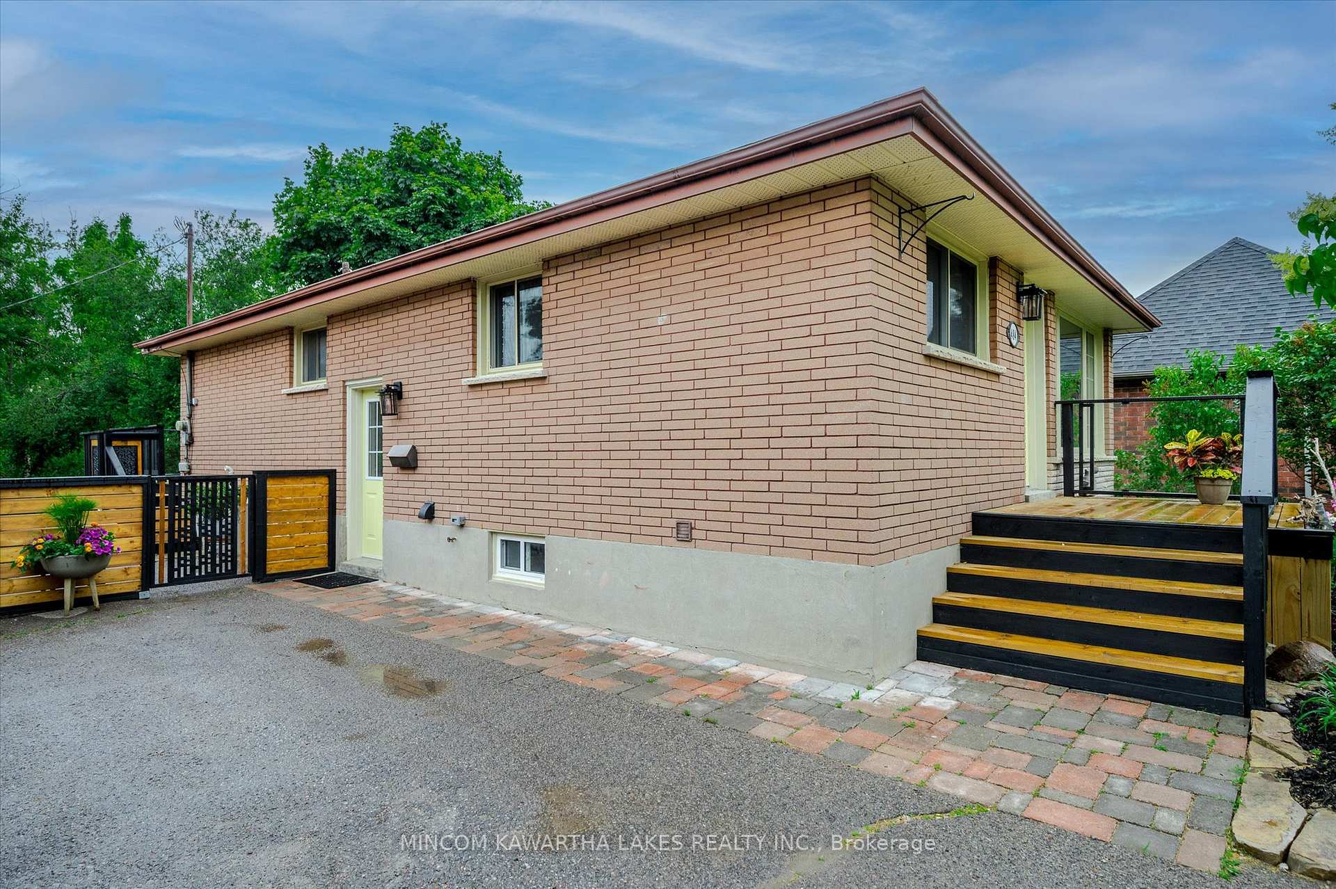 Photo 3 of 484 Raymond Street, Peterborough, Northcrest Ward 5 — HOMEH