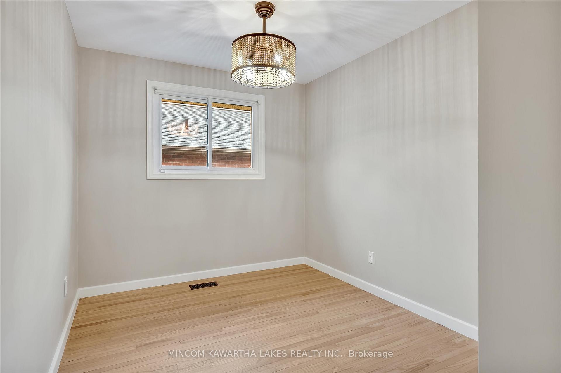 Photo 25 of 484 Raymond Street, Peterborough, Northcrest Ward 5 — HOMEH