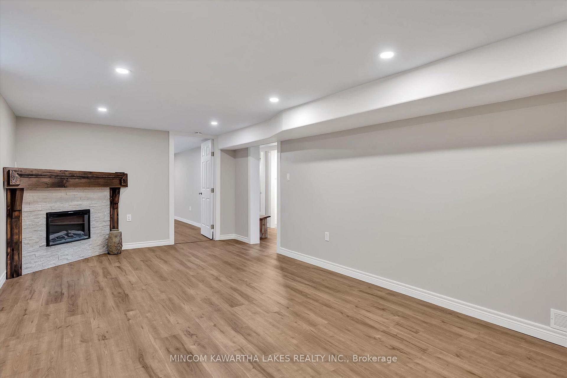 Photo 29 of 484 Raymond Street, Peterborough, Northcrest Ward 5 — HOMEH
