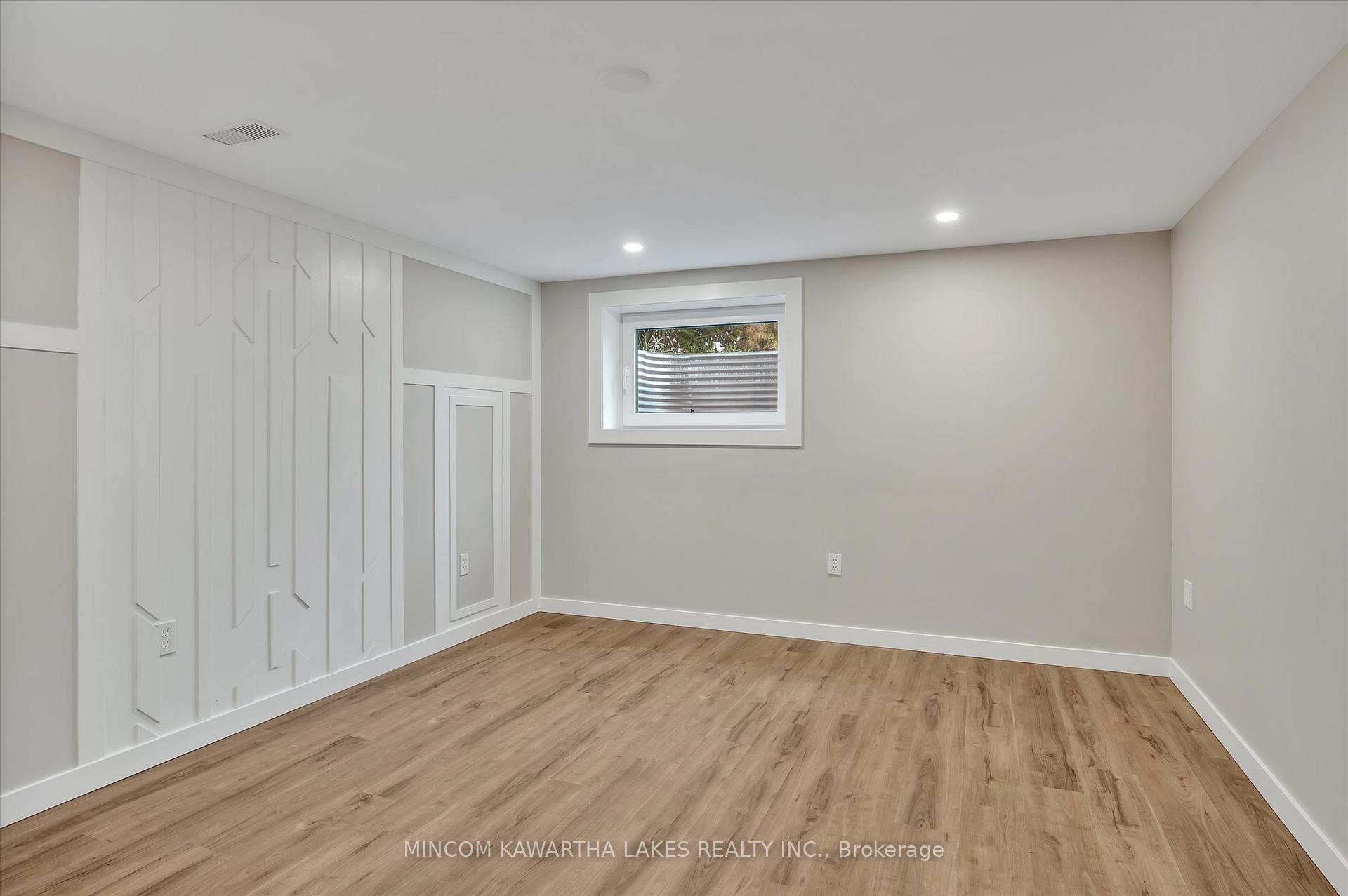 Photo 34 of 484 Raymond Street, Peterborough, Northcrest Ward 5 — HOMEH