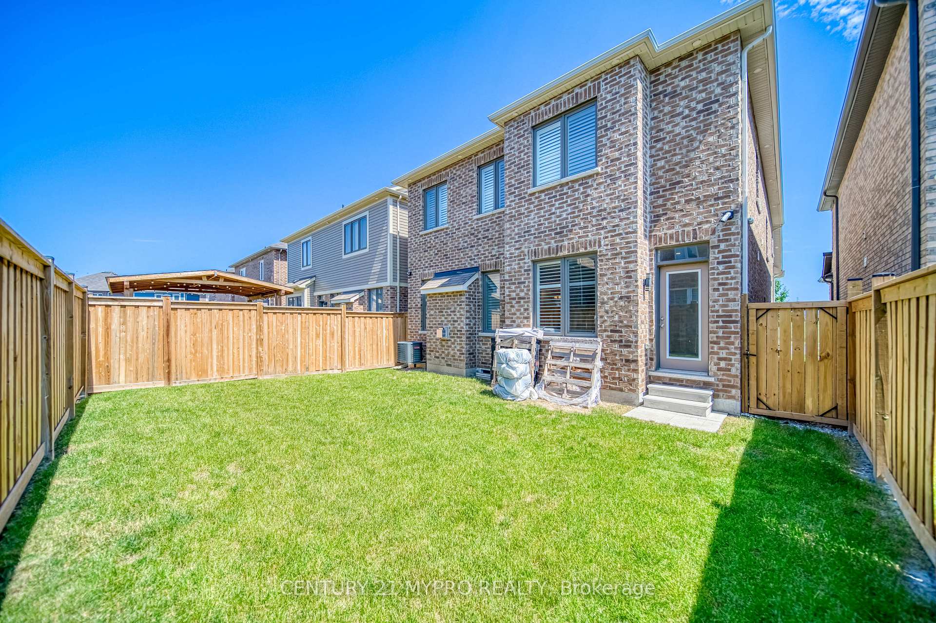 Photo 37 of 18 Westfield Drive, Whitby, Lynde Creek — HOMEH
