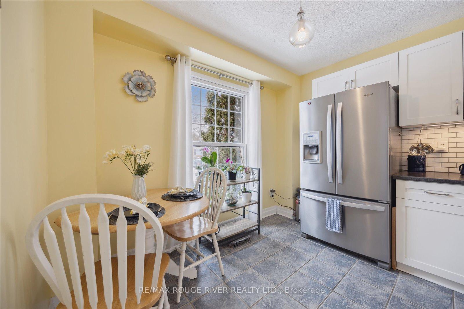 Photo 4 of 701 Greenbriar Drive, Oshawa, Eastdale — HOMEH