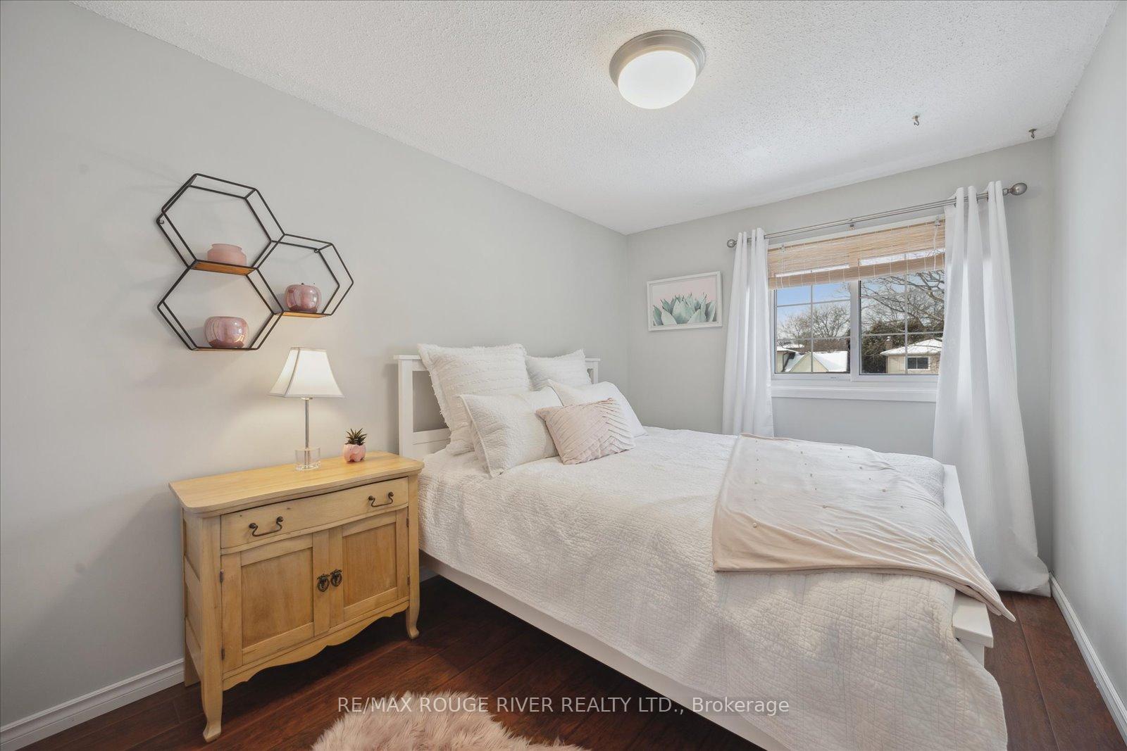 Photo 19 of 701 Greenbriar Drive, Oshawa, Eastdale — HOMEH