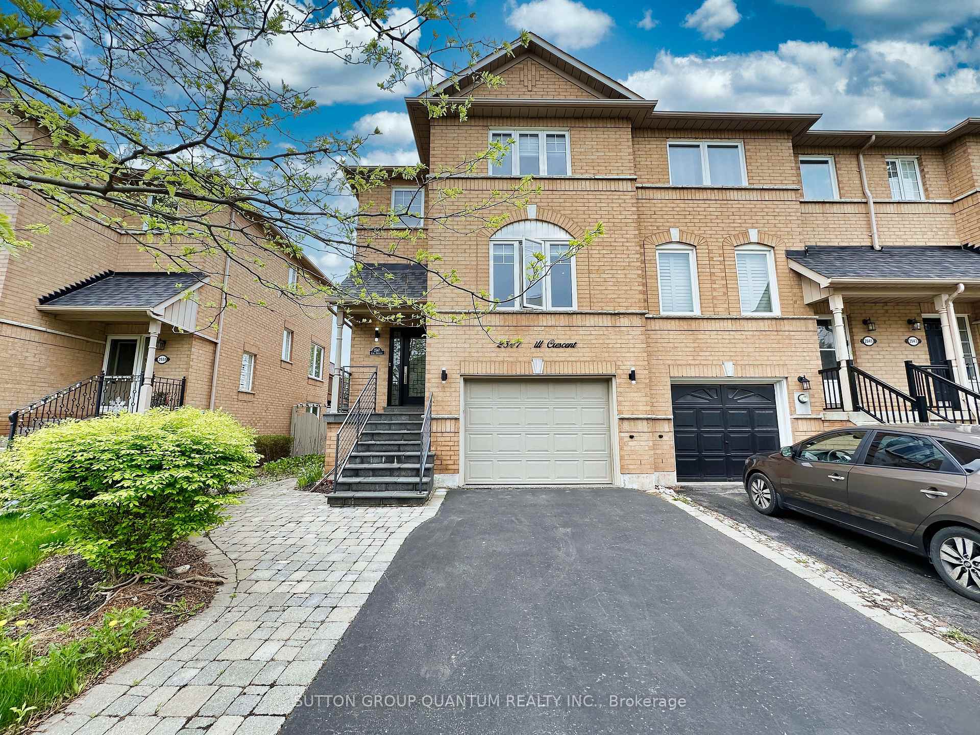 Front of 2547 Gill Crescent