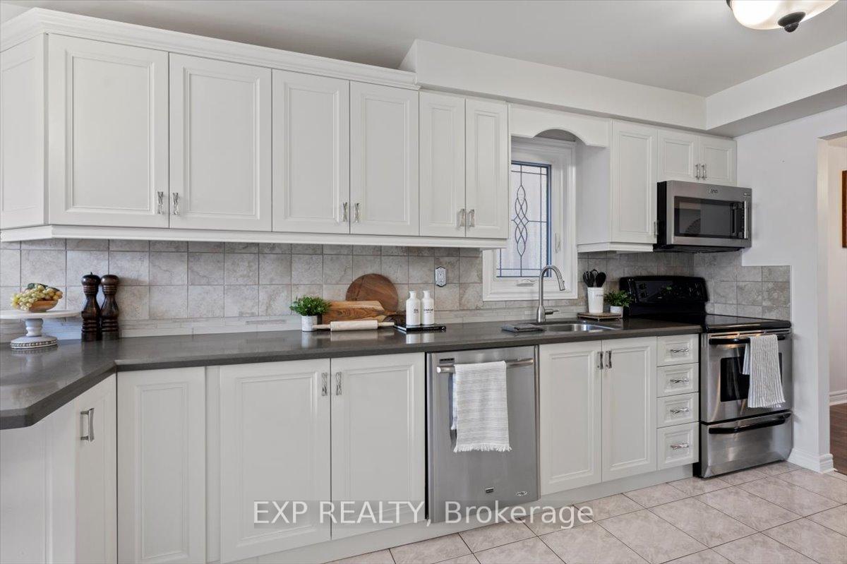 Photo 4 of 4 Burdge Court, Whitby, Blue Grass Meadows — HOMEH