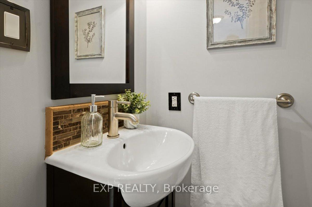 Photo 12 of 4 Burdge Court, Whitby, Blue Grass Meadows — HOMEH