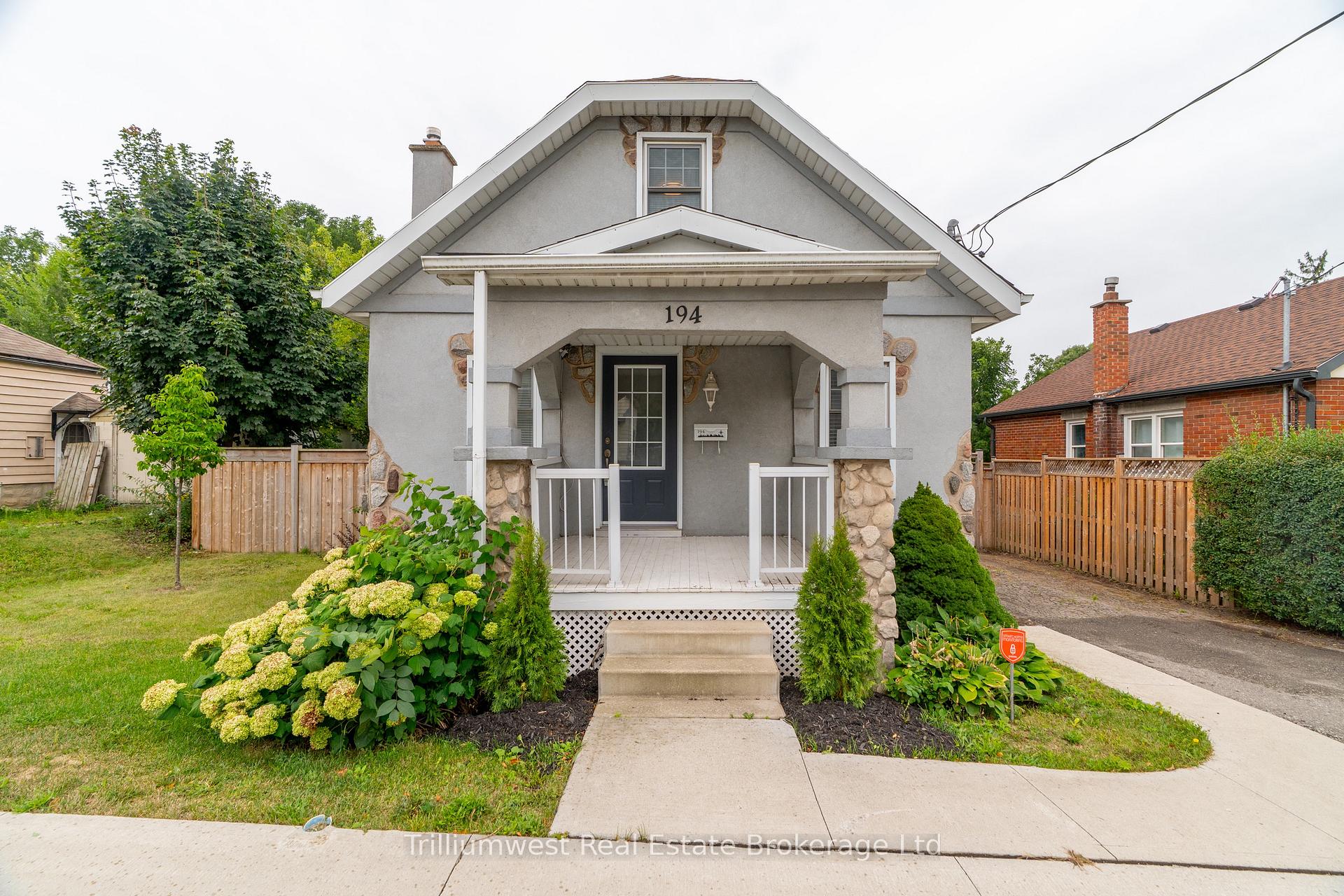 Front of 194 Dundas Street N
