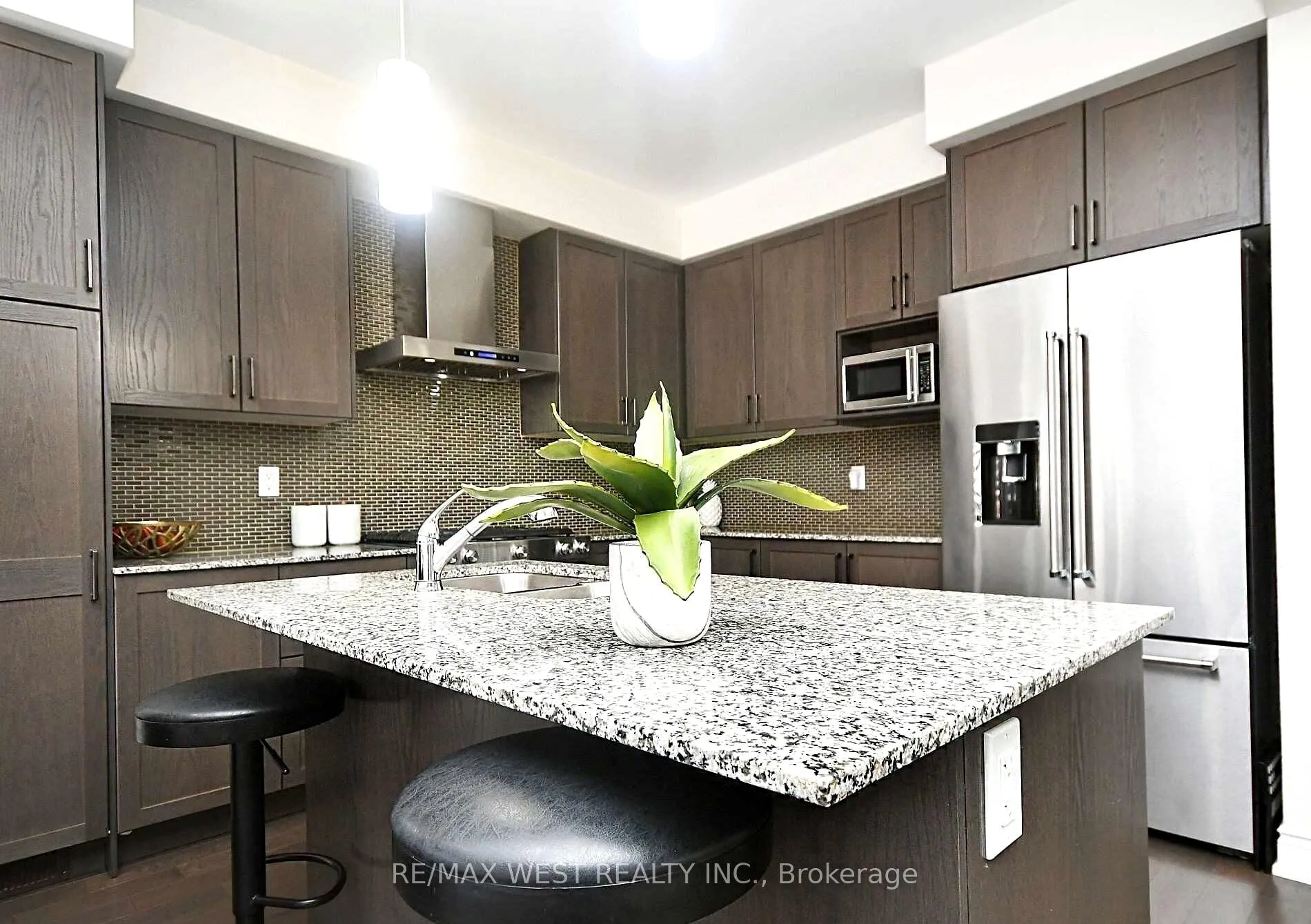 Photo 8 of Unit 2nd+Main, 25 Faders Drive, Brampton, Northwest Brampton — HOMEH