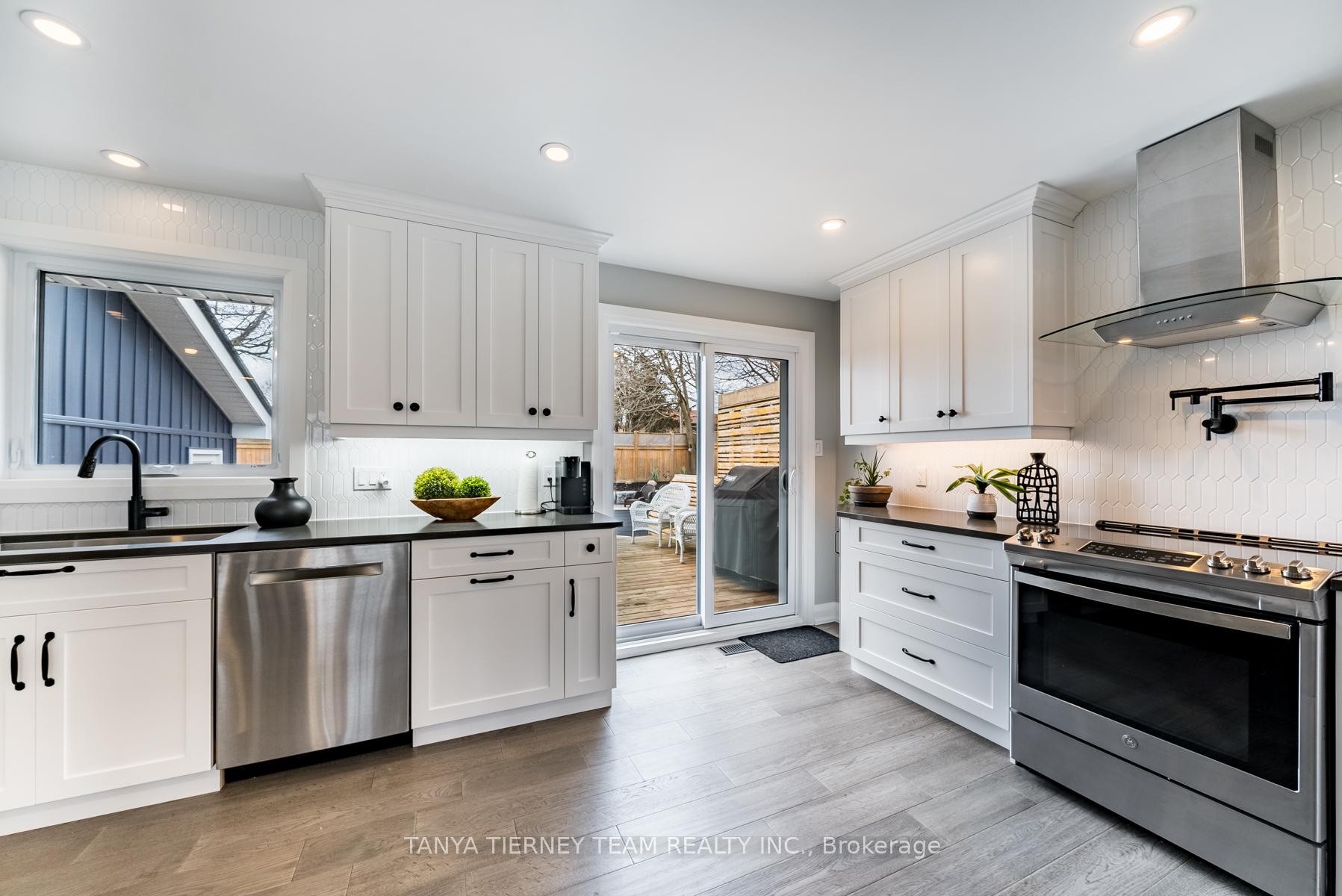Photo 12 of 54 Mitchell Avenue, Whitby, Brooklin — HOMEH