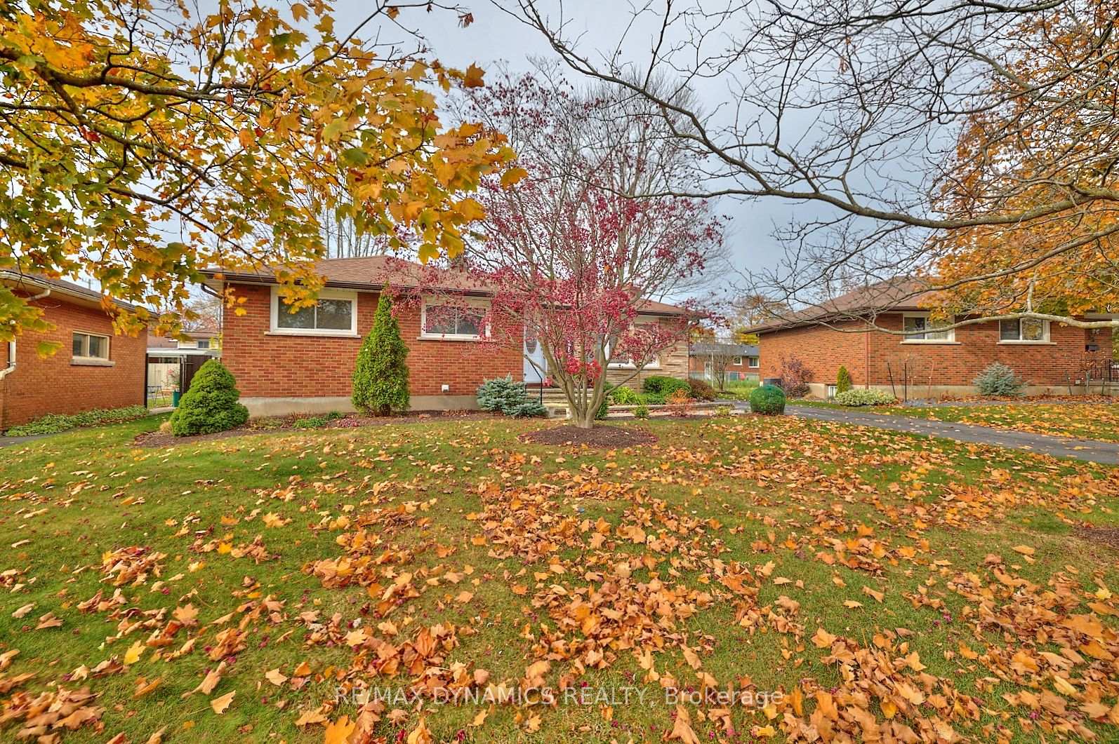 Photo 2 of 23 Westmount Crescent, Welland, Prince Charles — HOMEH