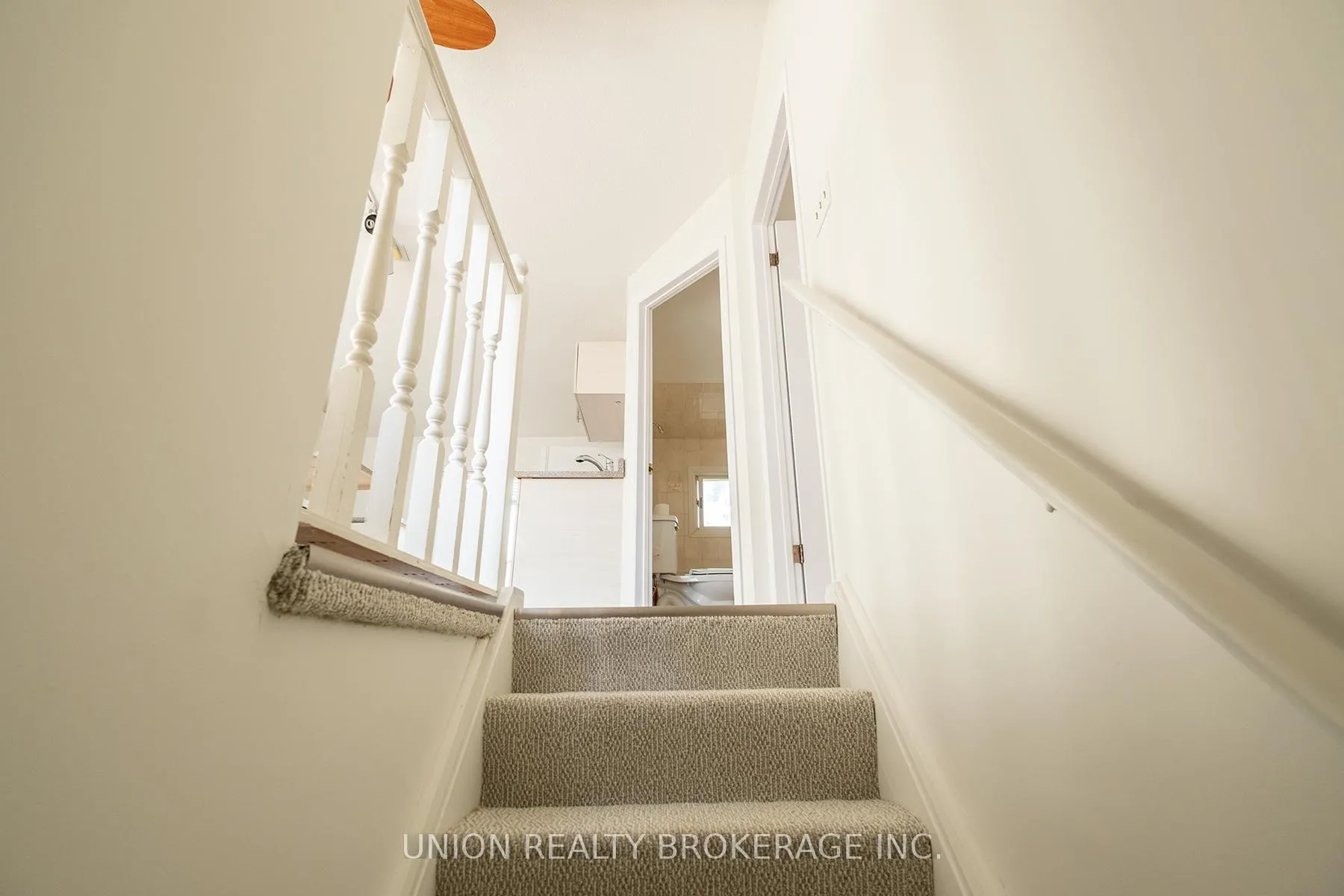 Photo 2 of Unit 3rd, 110 Hubbard Boulevard, Toronto, The Beaches — HOMEH
