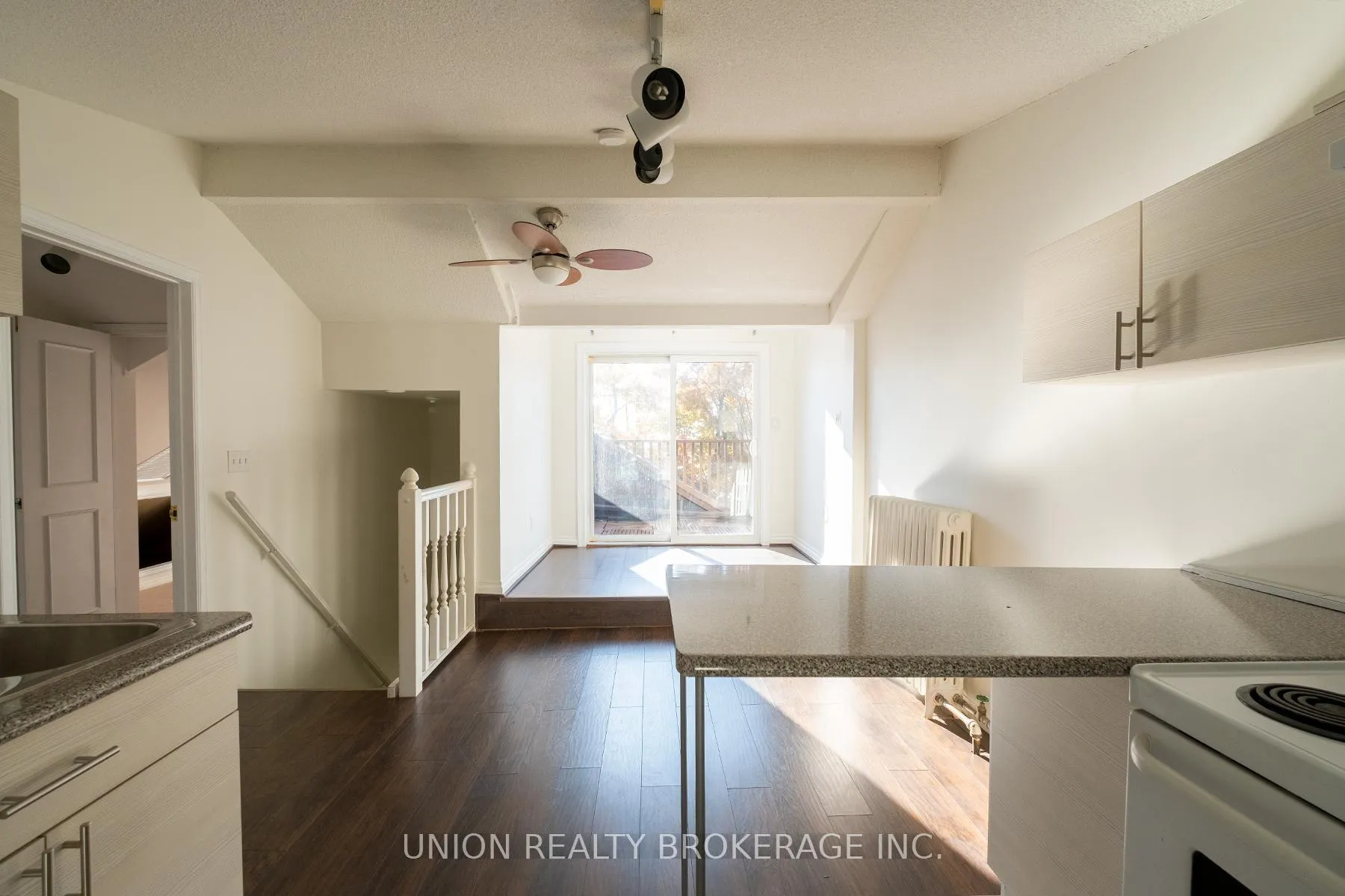 Photo 6 of Unit 3rd, 110 Hubbard Boulevard, Toronto, The Beaches — HOMEH