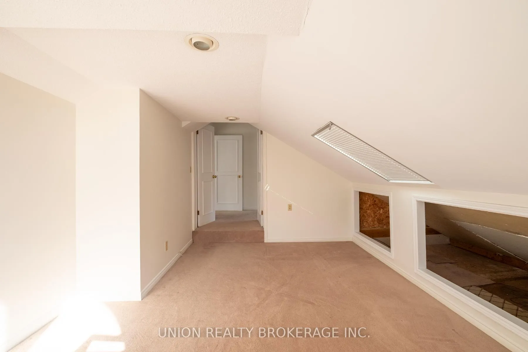 Photo 13 of Unit 3rd, 110 Hubbard Boulevard, Toronto, The Beaches — HOMEH