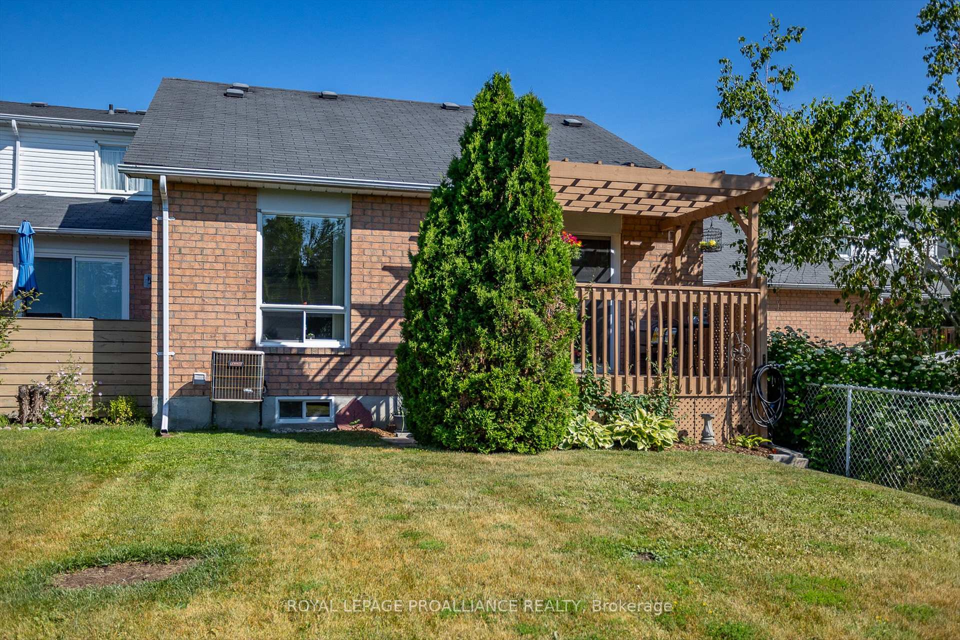 Photo 2 of 1269 Eagle Crescent, Peterborough, Monaghan Ward 2 — HOMEH