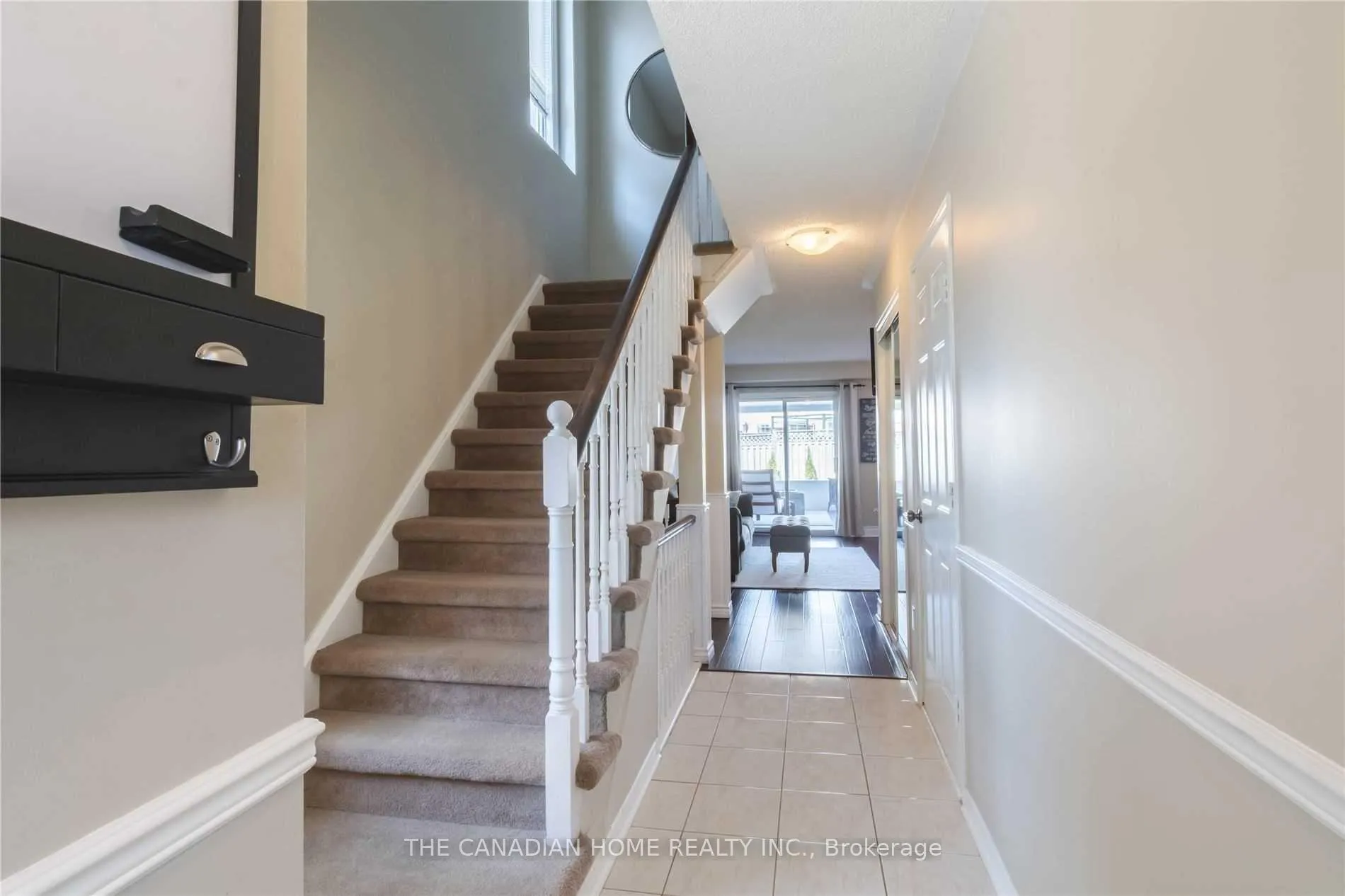 Photo 2 of 8 Thornlodge Drive, Hamilton, Waterdown — HOMEH