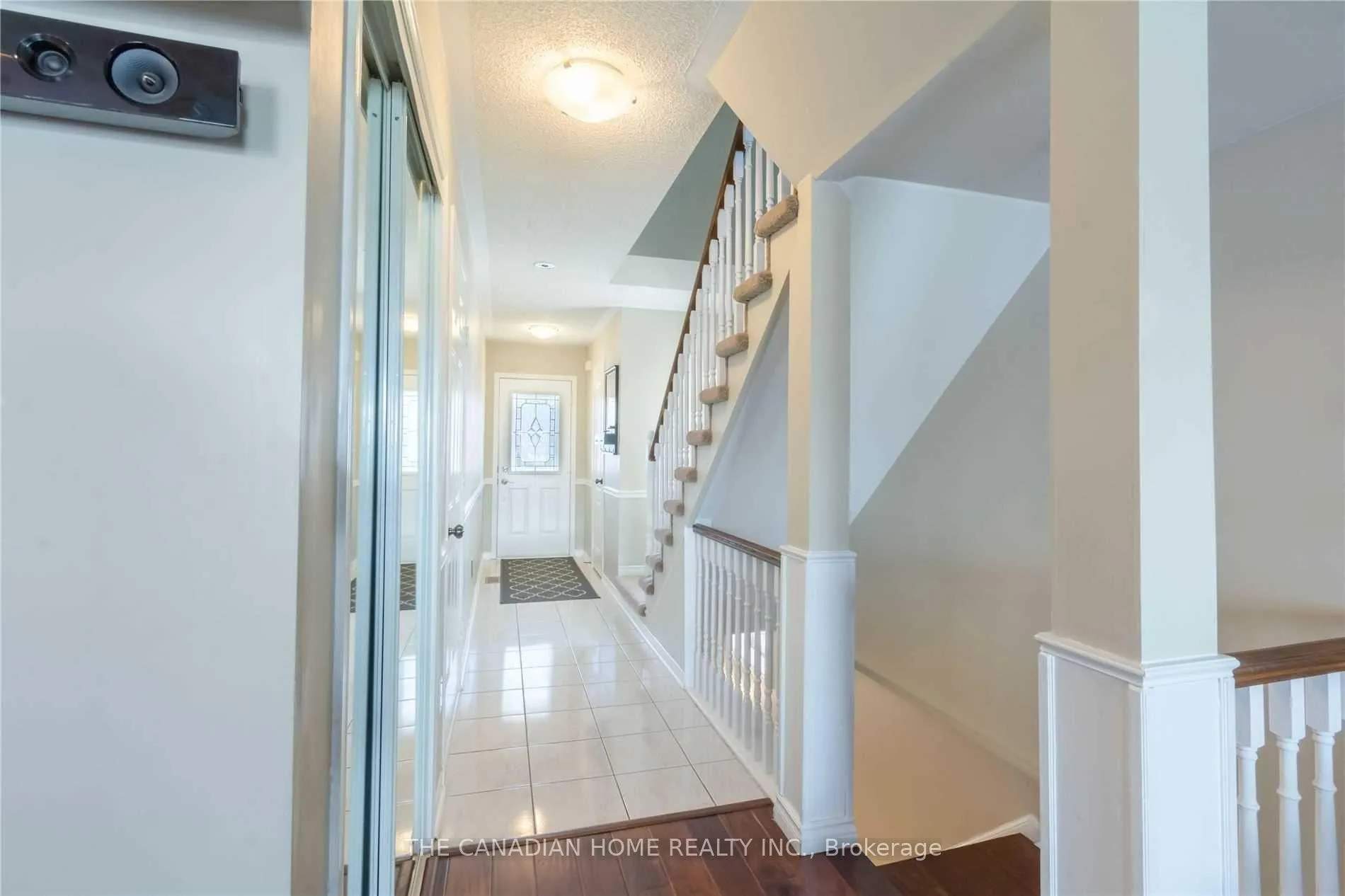 Photo 4 of 8 Thornlodge Drive, Hamilton, Waterdown — HOMEH