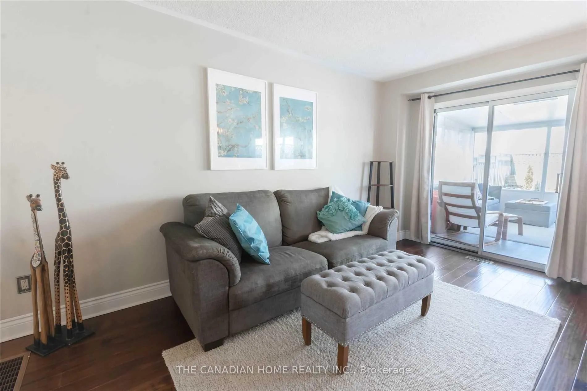 Photo 11 of 8 Thornlodge Drive, Hamilton, Waterdown — HOMEH