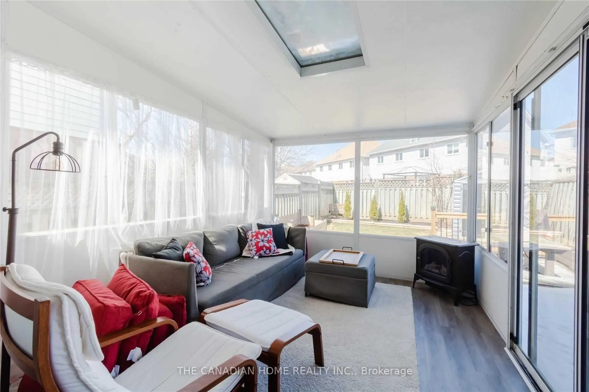 Photo 18 of 8 Thornlodge Drive, Hamilton, Waterdown — HOMEH