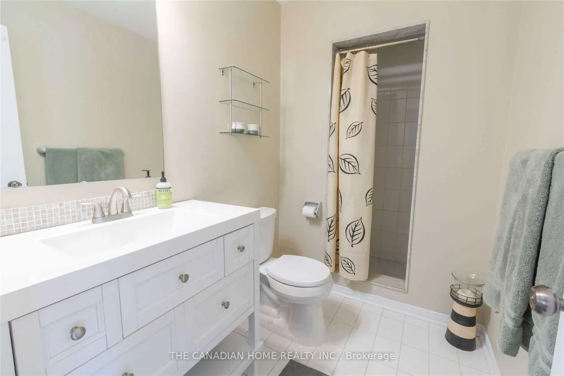 Photo 23 of 8 Thornlodge Drive, Hamilton, Waterdown — HOMEH