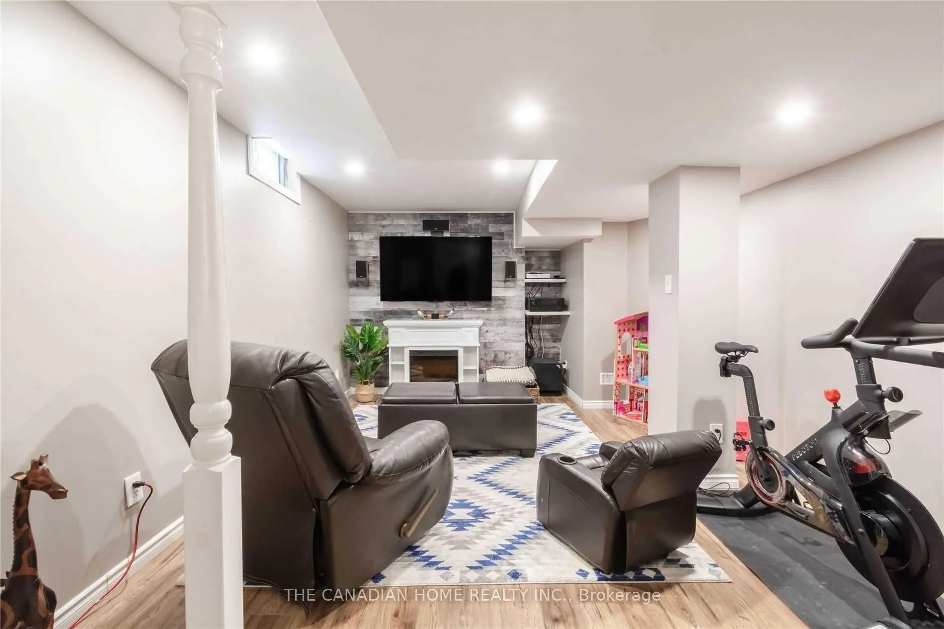 Photo 27 of 8 Thornlodge Drive, Hamilton, Waterdown — HOMEH