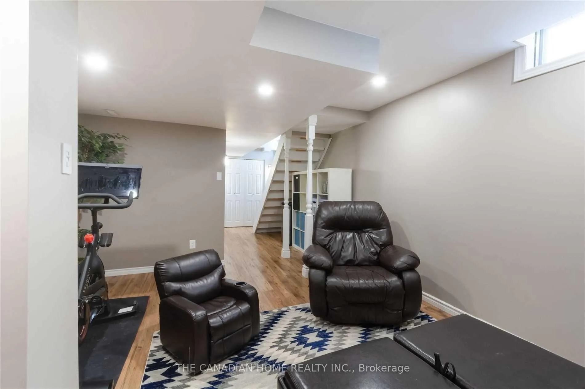 Photo 32 of 8 Thornlodge Drive, Hamilton, Waterdown — HOMEH