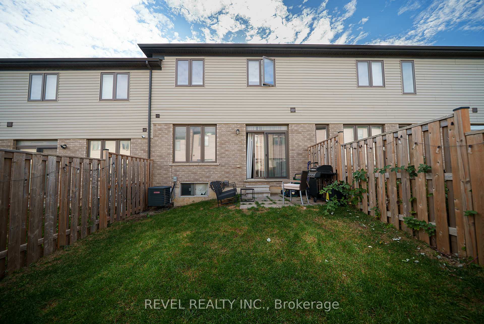 Photo 18 of 2B Vic Chambers Place, Brant, Paris — HOMEH