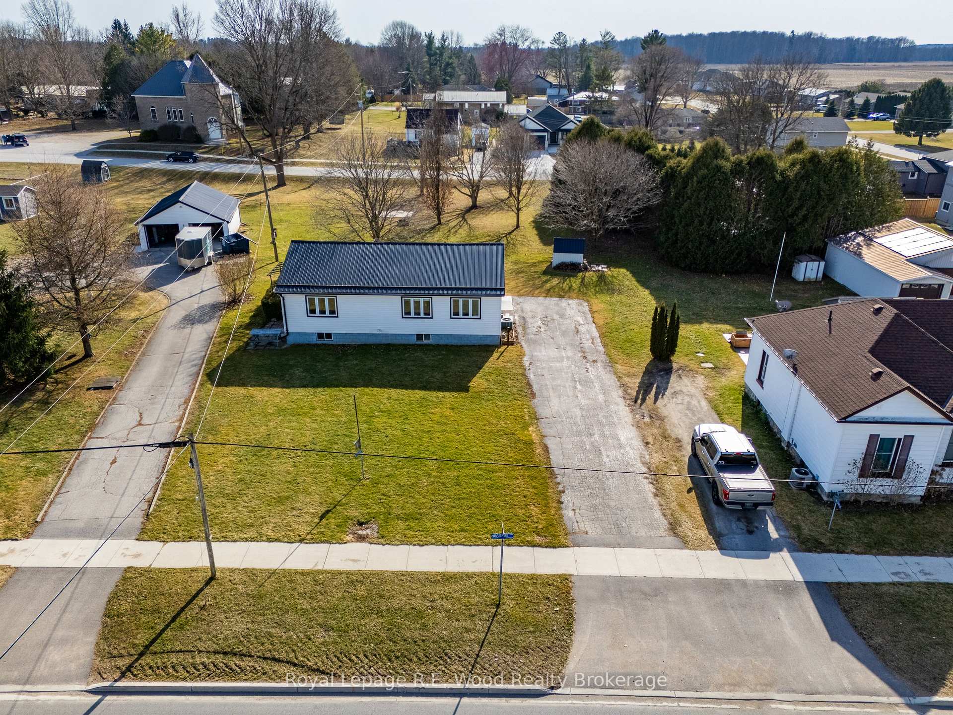 Photo 3 of 53869 Heritage Line, Bayham, Richmond — HOMEH
