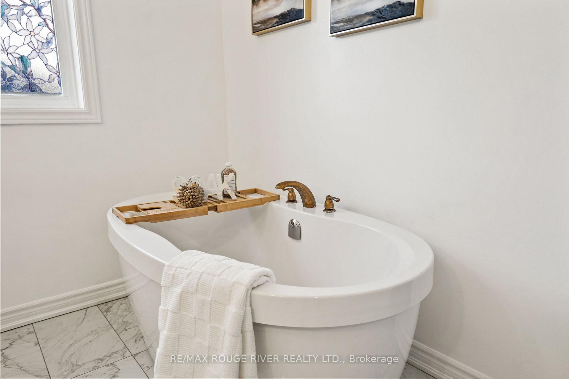 Photo 39 of 20 Mountainside Crescent, Whitby, Rolling Acres — HOMEH