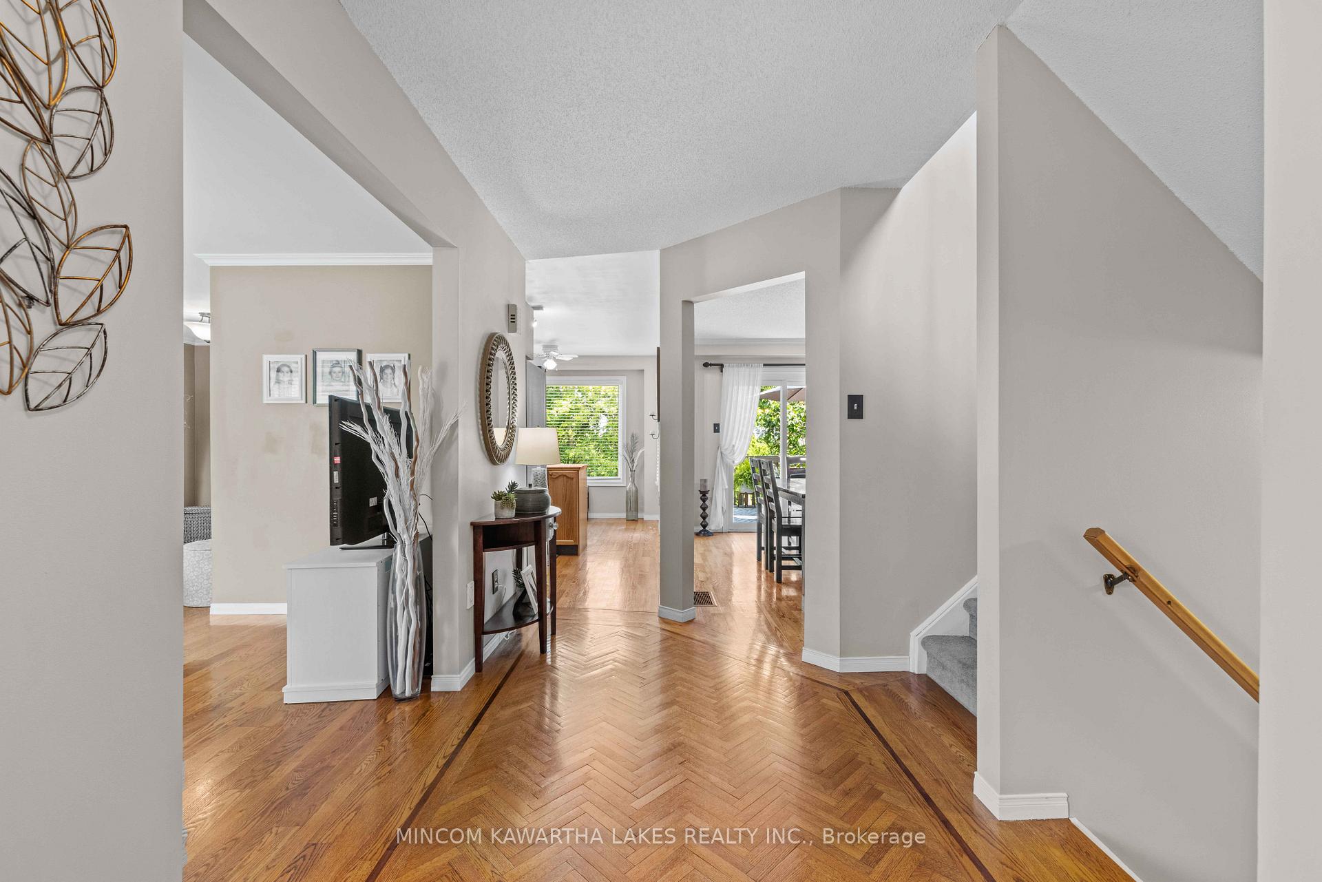 Photo 2 of 1191 Huntington Circle, Peterborough, Otonabee Ward 1 — HOMEH