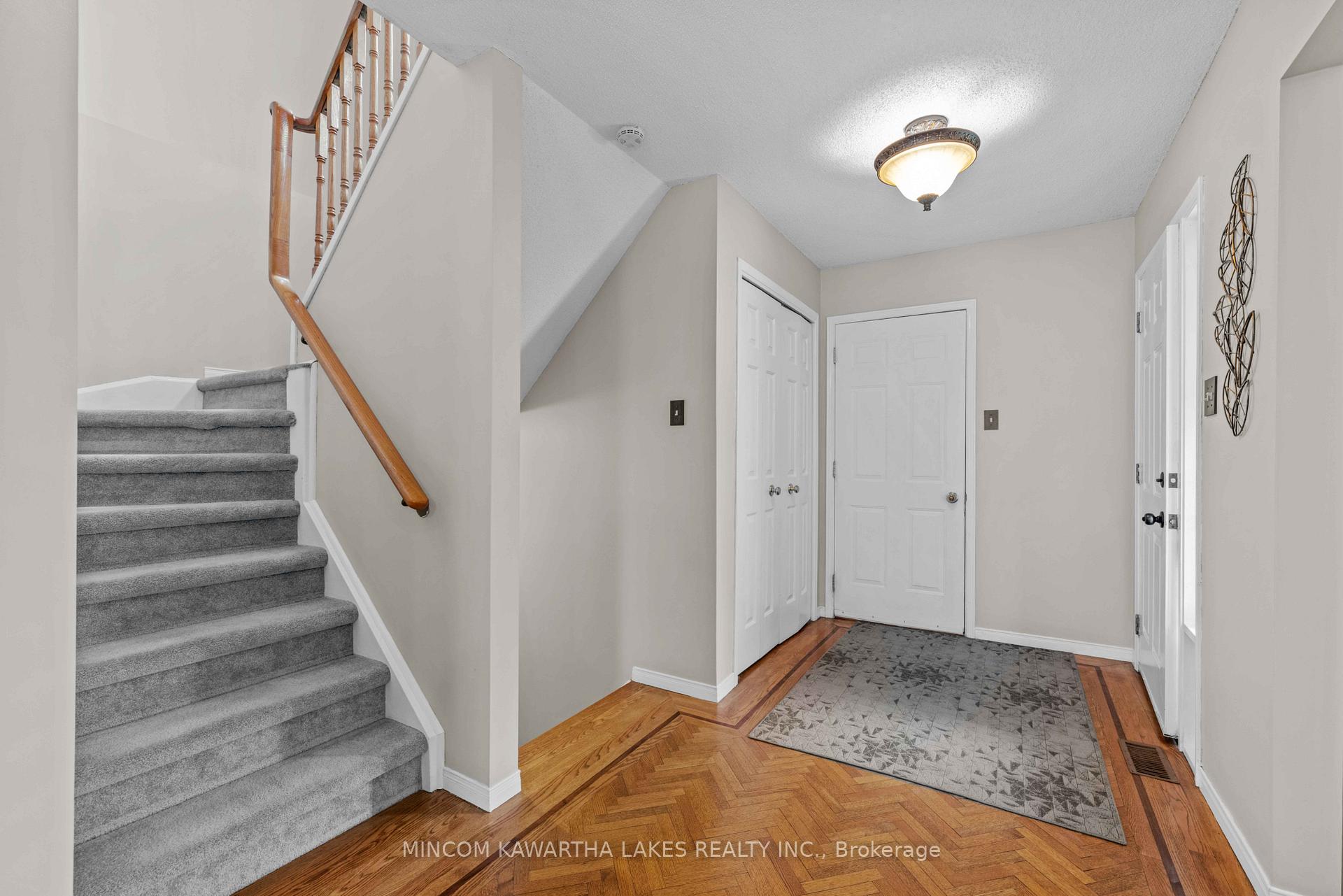 Photo 3 of 1191 Huntington Circle, Peterborough, Otonabee Ward 1 — HOMEH