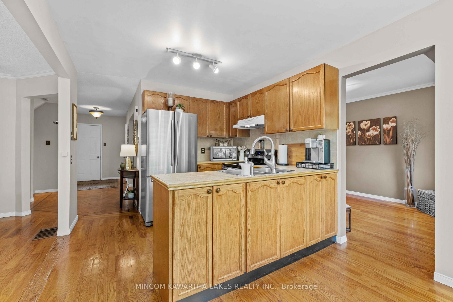 Photo 8 of 1191 Huntington Circle, Peterborough, Otonabee Ward 1 — HOMEH