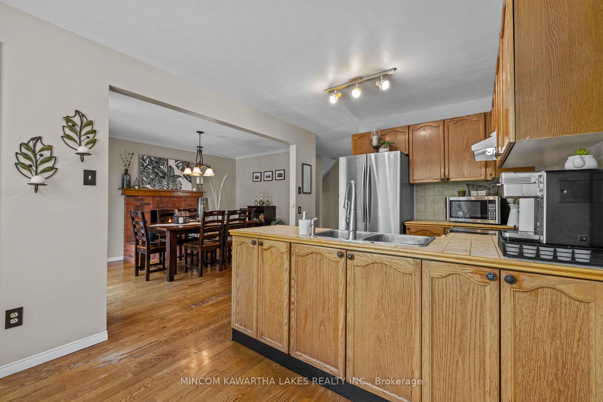 Photo 10 of 1191 Huntington Circle, Peterborough, Otonabee Ward 1 — HOMEH