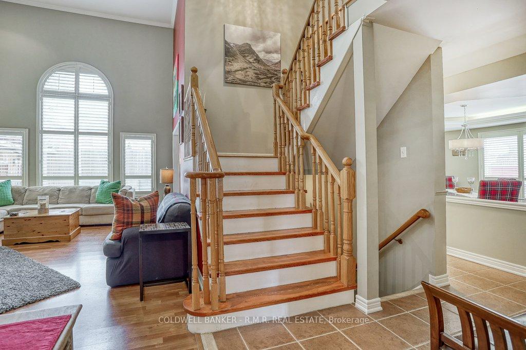 Photo 5 of 11 Sturgess Crescent, Whitby, Brooklin — HOMEH