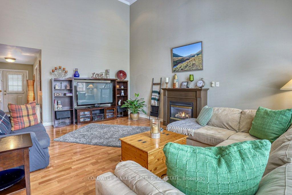 Photo 8 of 11 Sturgess Crescent, Whitby, Brooklin — HOMEH