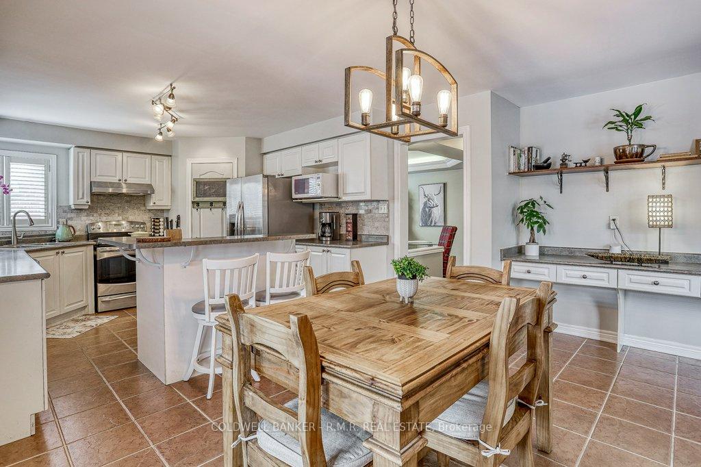 Photo 10 of 11 Sturgess Crescent, Whitby, Brooklin — HOMEH