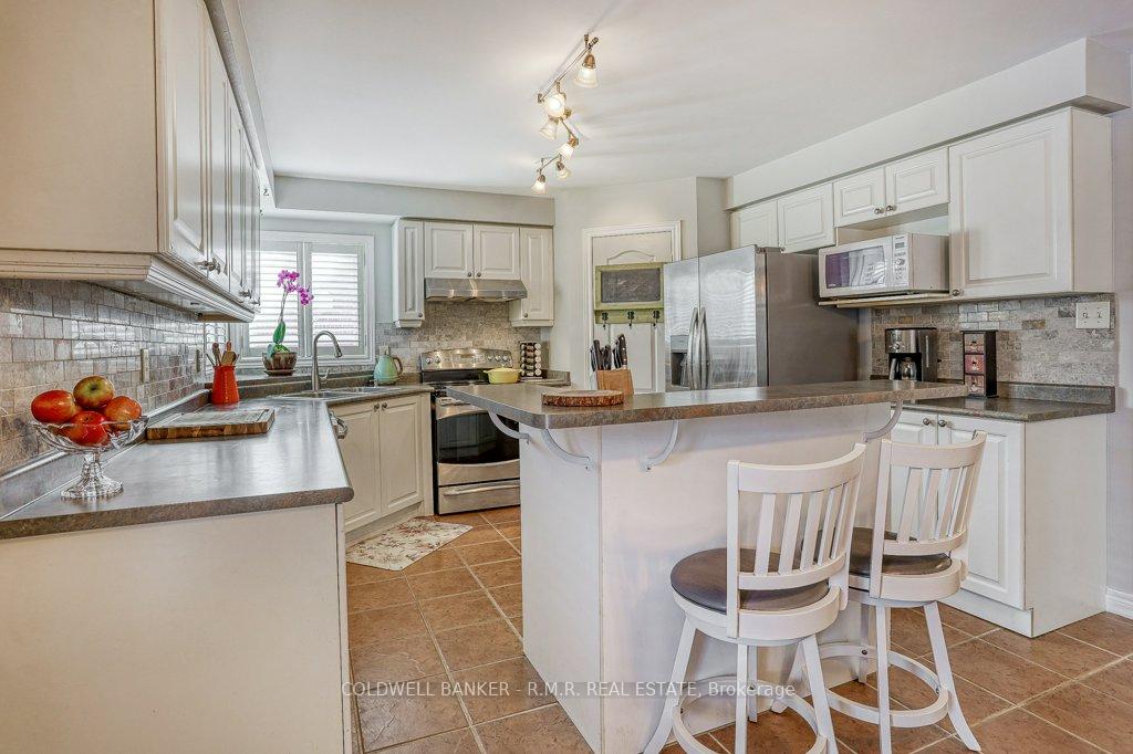 Photo 11 of 11 Sturgess Crescent, Whitby, Brooklin — HOMEH