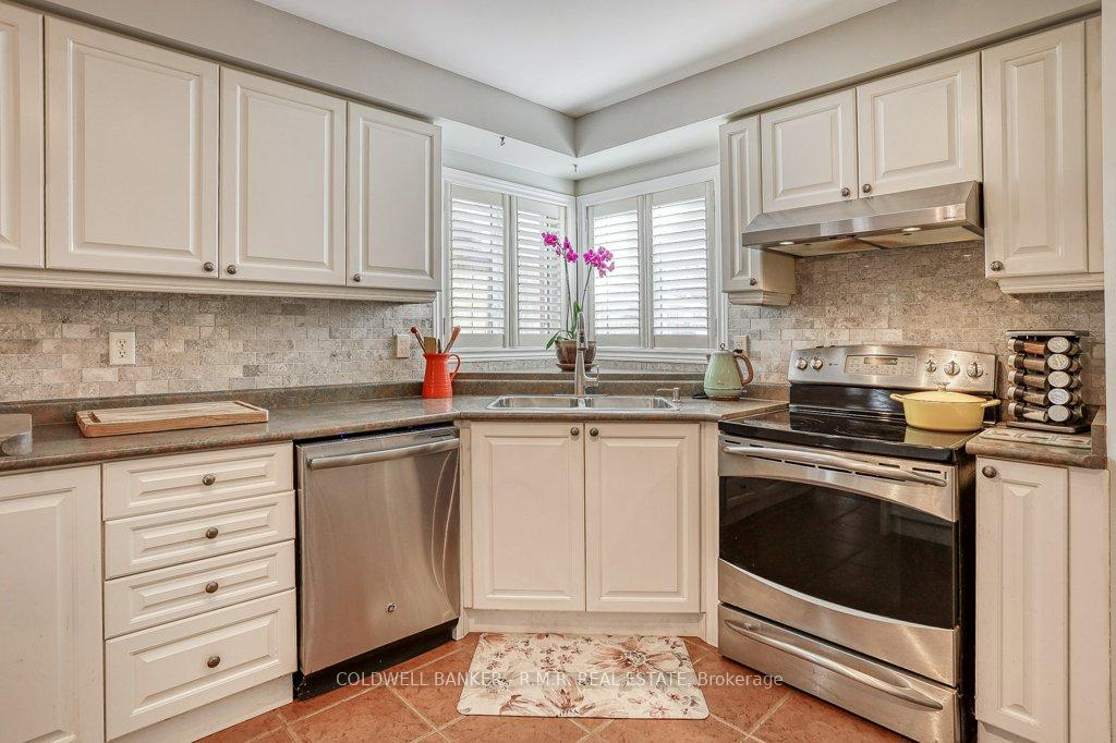 Photo 12 of 11 Sturgess Crescent, Whitby, Brooklin — HOMEH