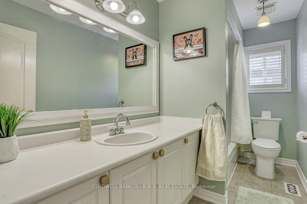 Photo 22 of 11 Sturgess Crescent, Whitby, Brooklin — HOMEH