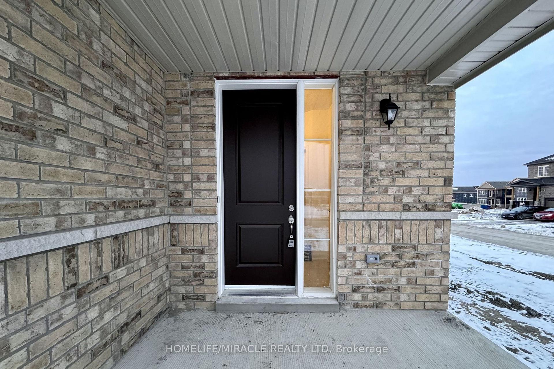 Photo 2 of 916 Bamford Terrace, Peterborough, Monaghan Ward 2 — HOMEH