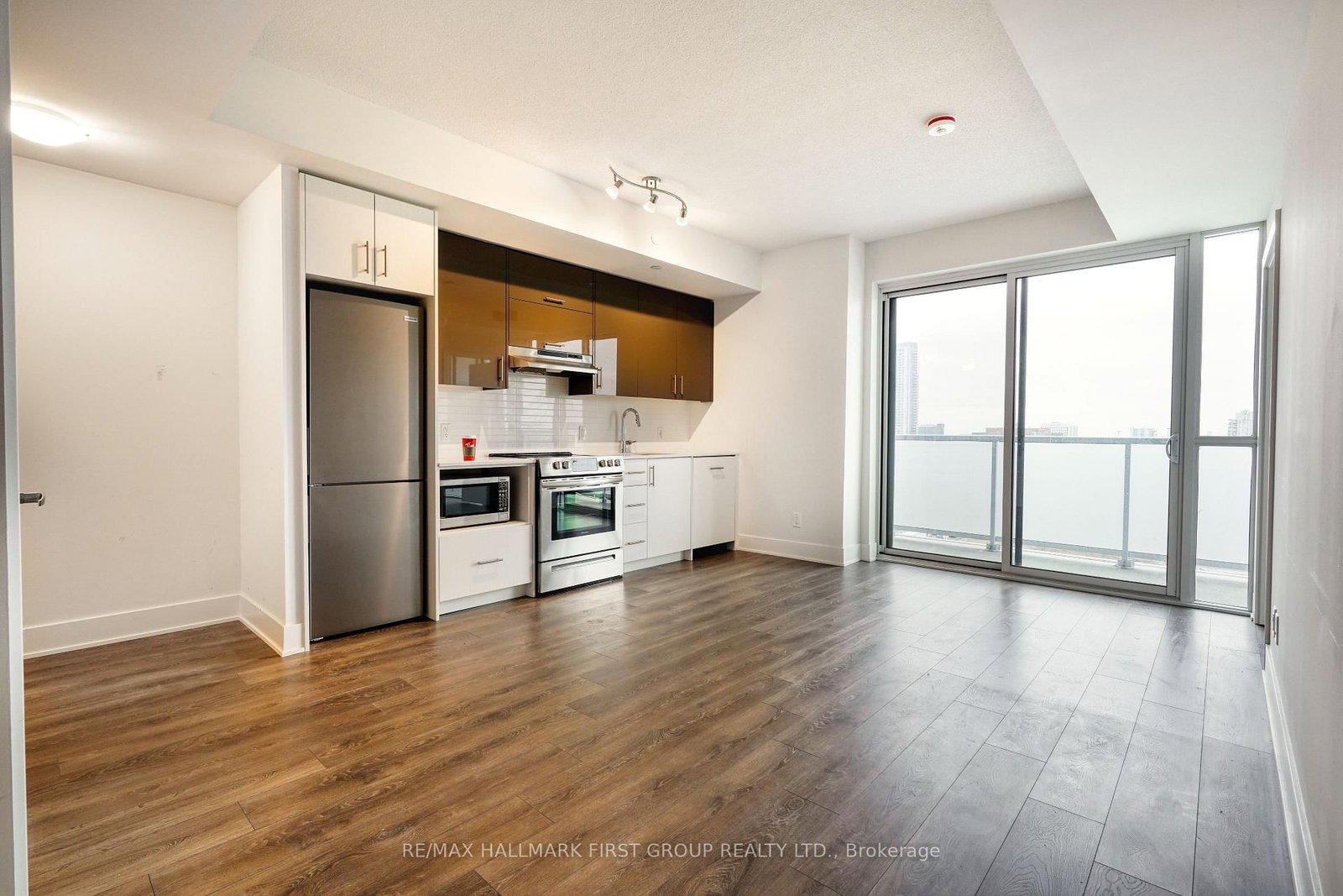 Photo 3 of Unit 1015, 188 Fairview Mall Dr, North York, Don Valley Village — HOMEH