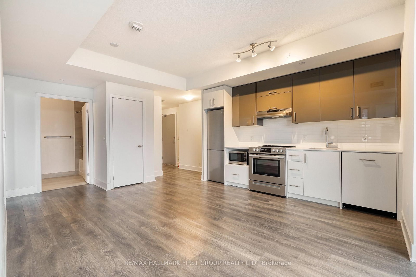 Photo 4 of Unit 1015, 188 Fairview Mall Dr, North York, Don Valley Village — HOMEH