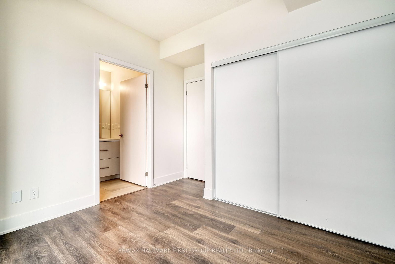 Photo 6 of Unit 1015, 188 Fairview Mall Dr, North York, Don Valley Village — HOMEH