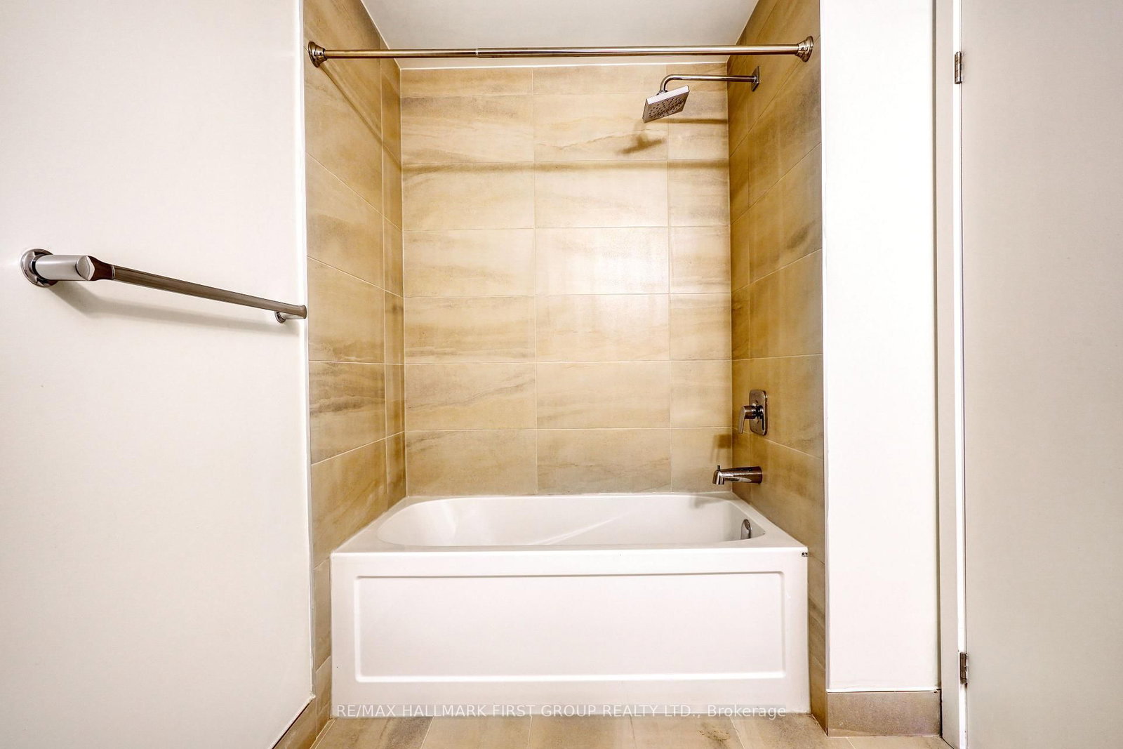 Photo 10 of Unit 1015, 188 Fairview Mall Dr, North York, Don Valley Village — HOMEH
