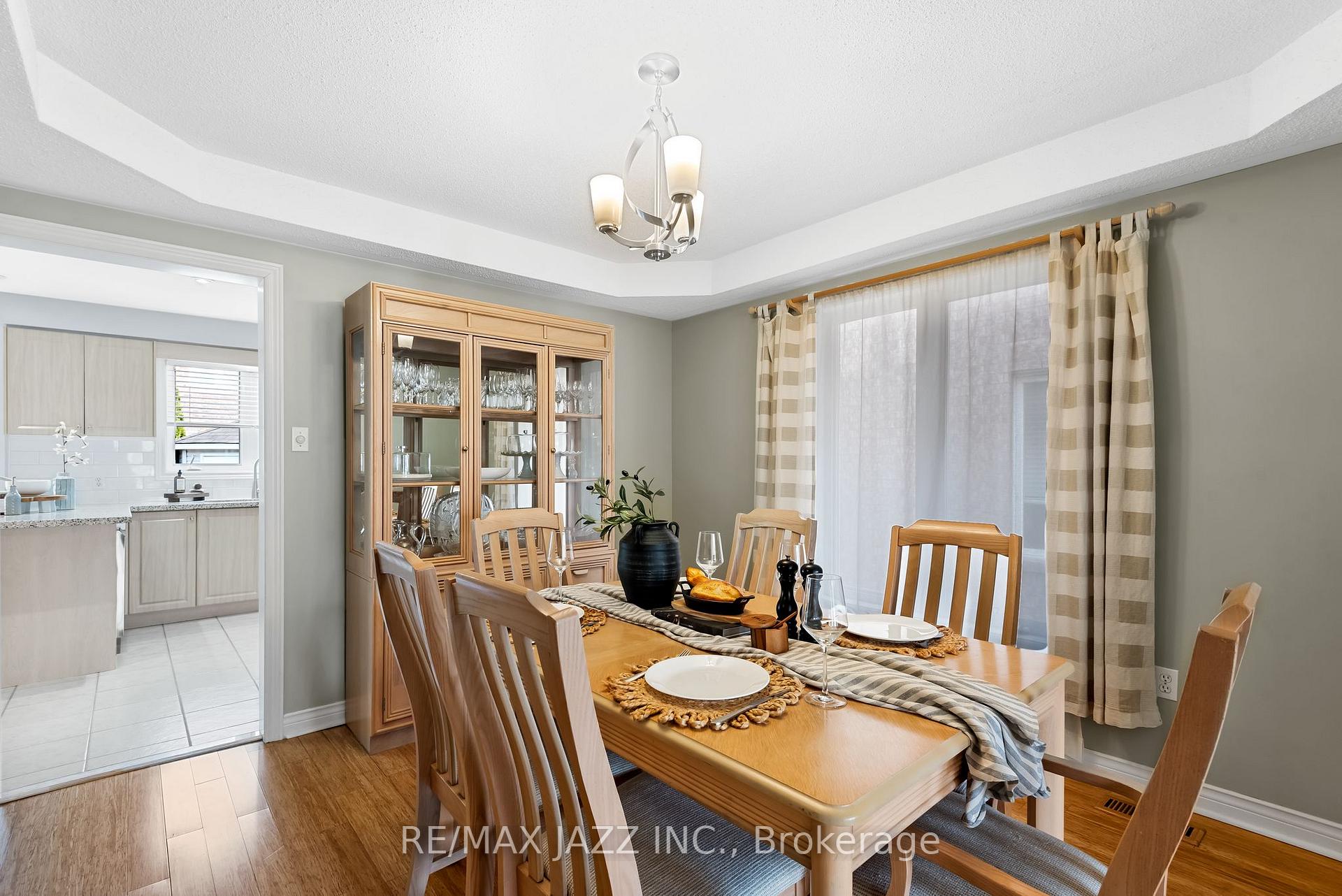 Photo 5 of 105 Tom Edwards Drive, Whitby, Rolling Acres — HOMEH