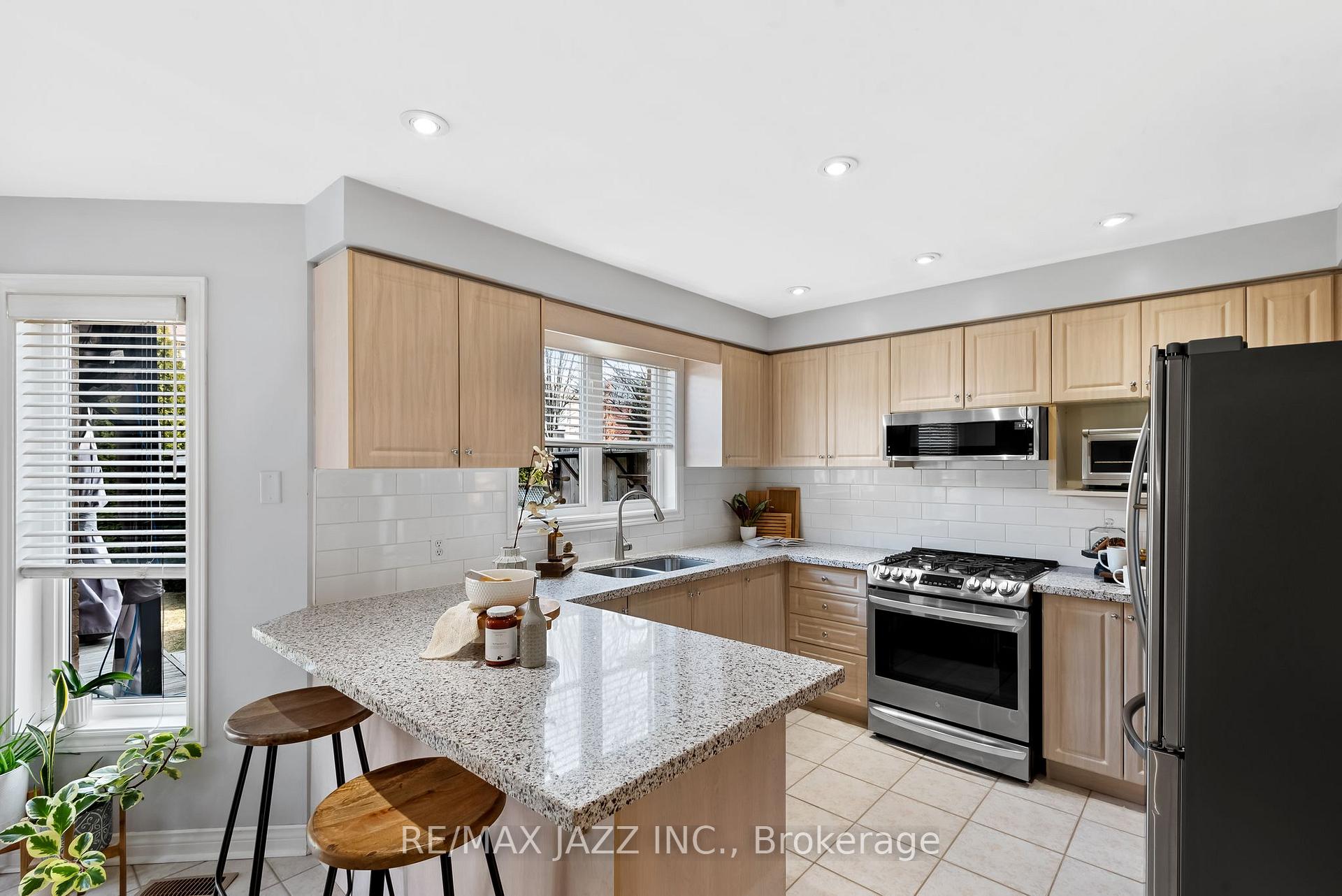 Photo 6 of 105 Tom Edwards Drive, Whitby, Rolling Acres — HOMEH