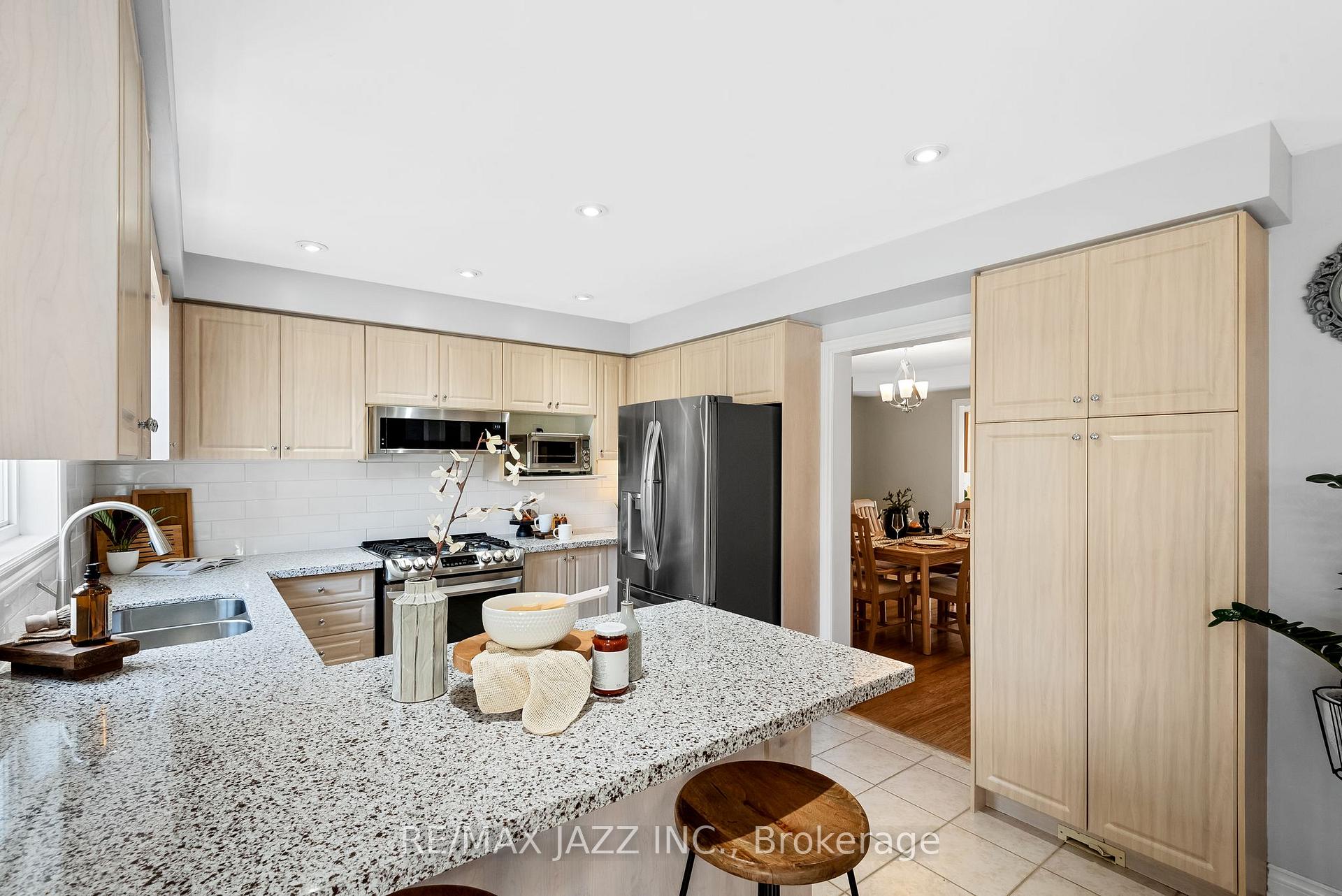 Photo 7 of 105 Tom Edwards Drive, Whitby, Rolling Acres — HOMEH