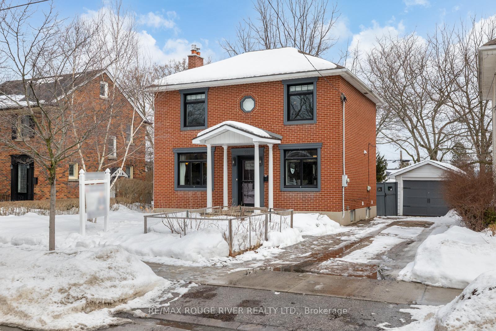 Front of 551 Mary Street N