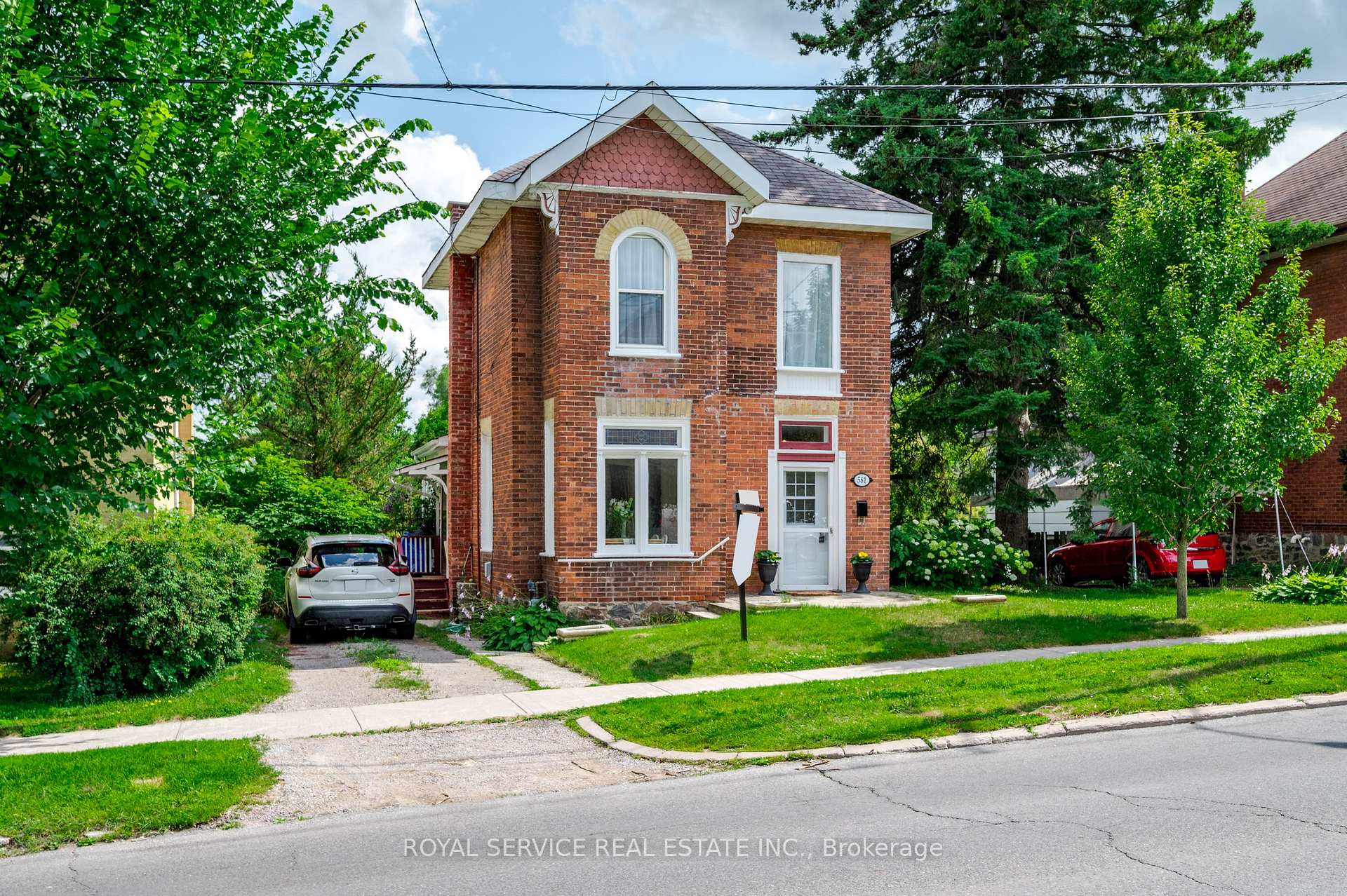 Photo 1 of 581 Sherbrooke Street, Peterborough, Town Ward 3 — HOMEH