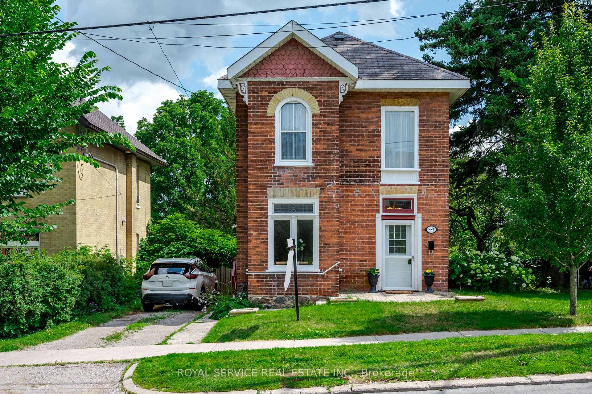 Photo 2 of 581 Sherbrooke Street, Peterborough, Town Ward 3 — HOMEH